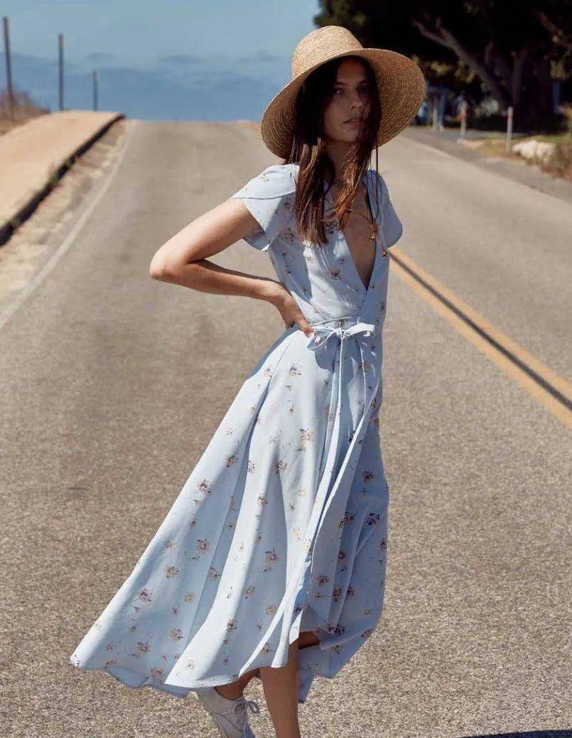 视觉|今夏“裙子+运动鞋”这样穿,好看死了!