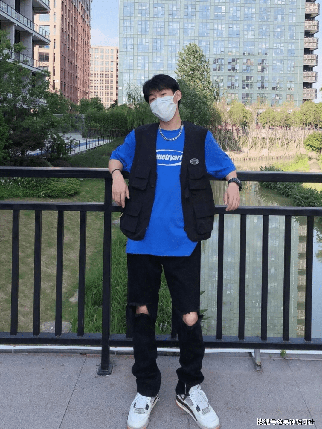 蓝色|范丞丞教你把天空和大海穿在身上!“克莱因蓝”,你的显白神装