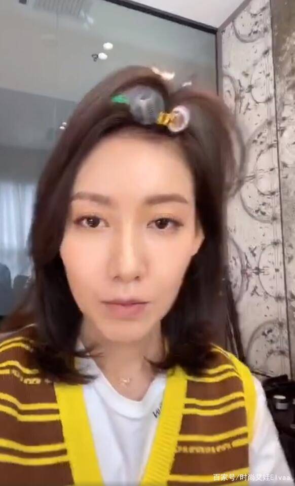 毛衣|高秀扮年轻不违和，马甲毛衣配“天线”马尾辫好甜，38岁少女感依旧