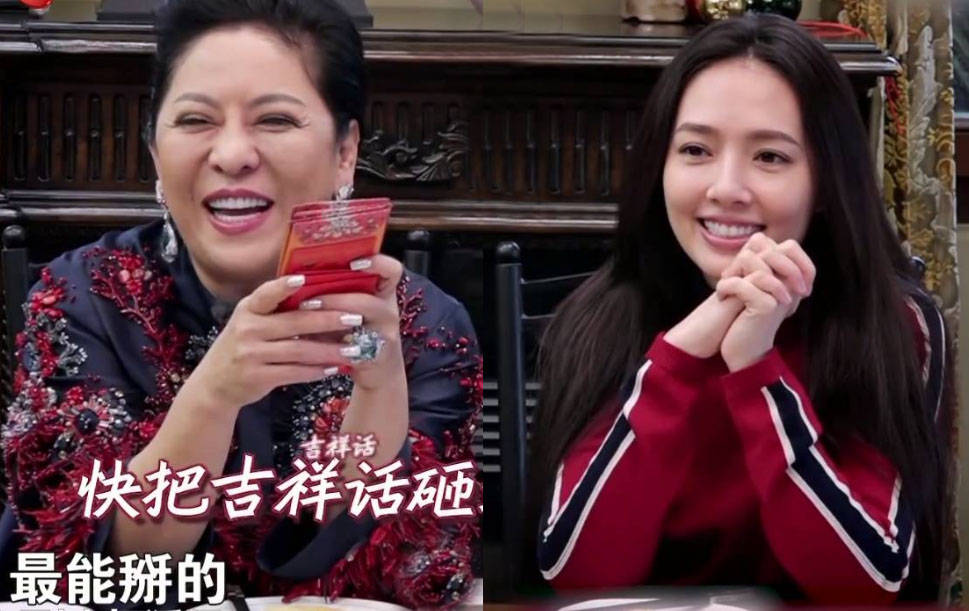 视觉|郭碧婷被向家养得真好，穿一身白脸胖了一圈，和婆婆向太越来越像