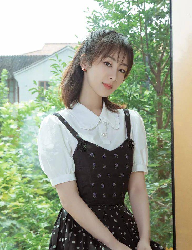 宫廷中|下周穿什么|一起穿X型裙才是好姐妹!