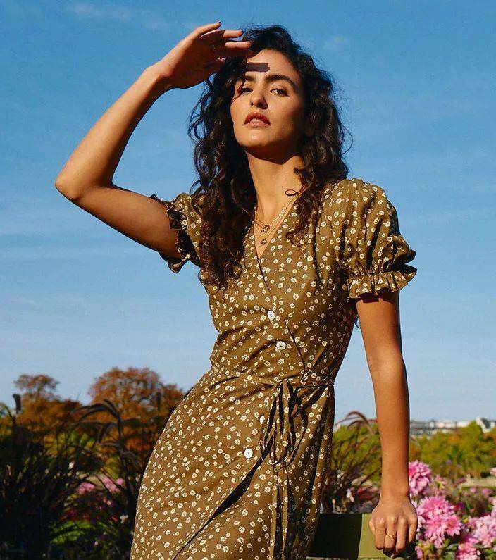 视觉|今夏“裙子+运动鞋”这样穿,好看死了!