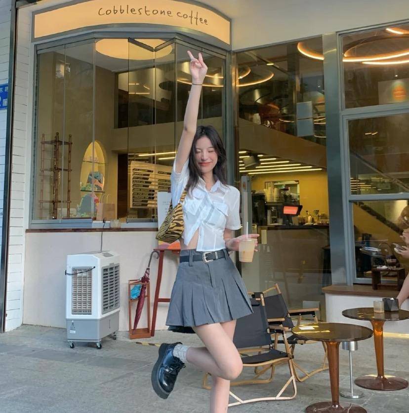 少男少女|烂大街的T恤别再穿了!短袖衬衫才是夏日时髦的好法宝,又甜又酷