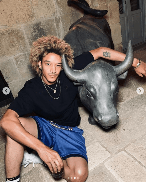 卫衣|63岁麦当娜裹透视蕾丝秀性感！黑人男友只比儿子大3岁，辈分真乱