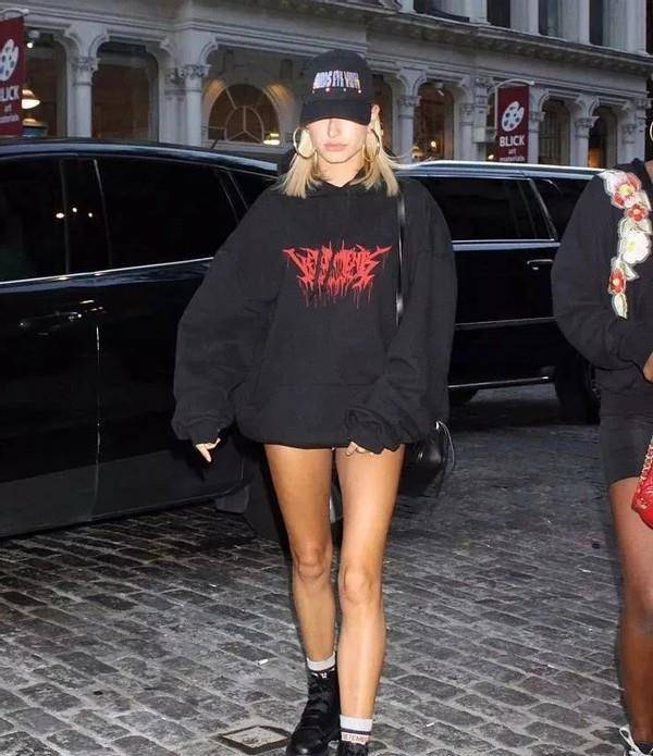 黑色|汪峰15岁大女儿太惊艳!露脐装搭长裤秀曼妙身材,已初显女人味