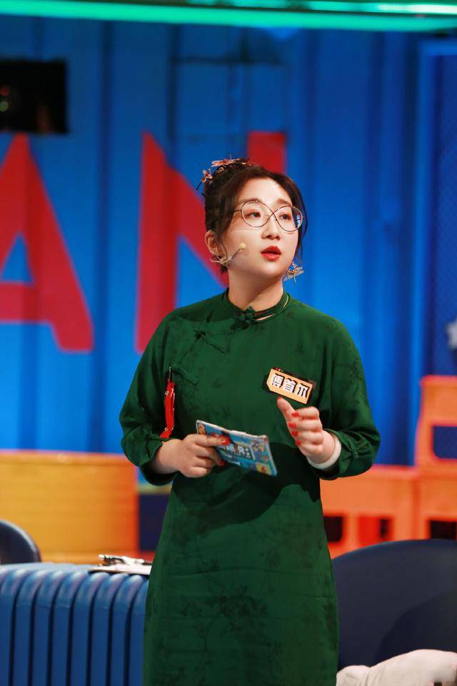 廓形|孙俪新剧放飞自我,穿旗袍烫波浪卷扮“邦女郎”,骨子里透着自信