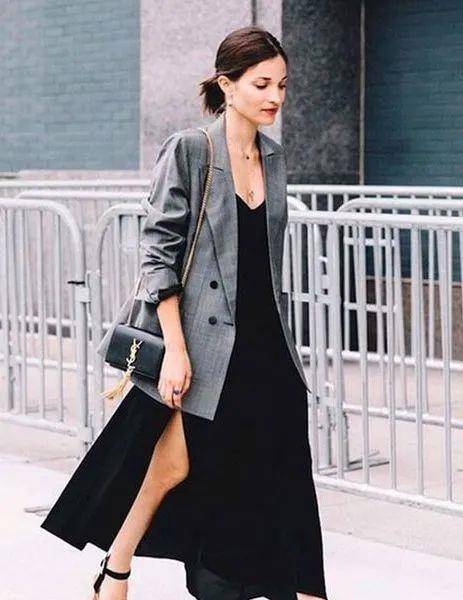 下岗|渣女裙下岗了！2021最流行穿“仙女缎面裙”，好看又高级！