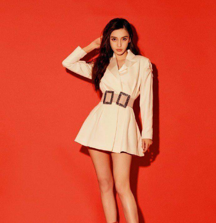 设计|杨颖绝美礼服造型，穿网纹镂空鱼尾裙高贵又妩媚，尽显女神高颜值