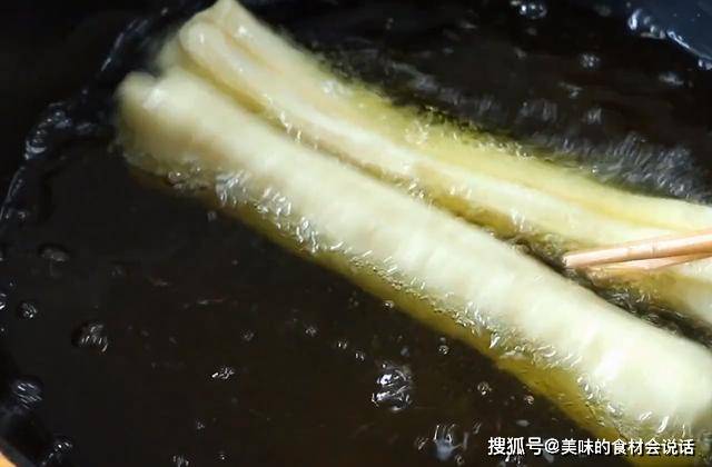 做法|冷冻油条生胚：家庭配方也能成功，早餐只要5分钟，个个酥脆松软