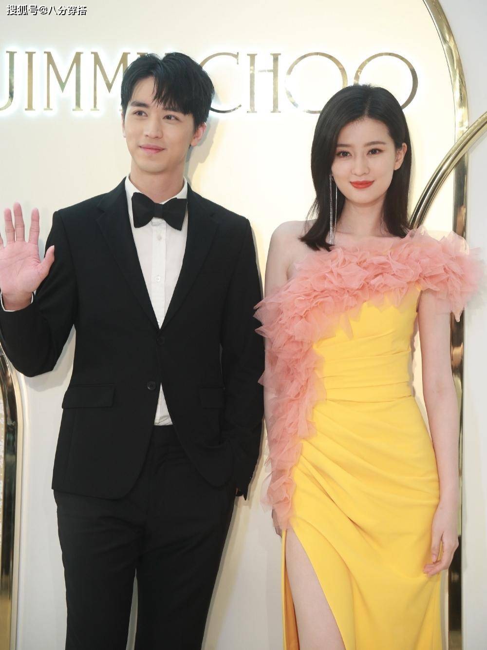 女孩子|乔欣彻底放弃“乖乖女路线”，一袭黄色礼服华丽高级，成熟性感