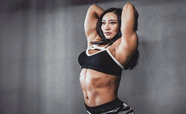 牟丛:她从事的体育项目可能大家都比较难以接受,那就是健身,毕竟这个