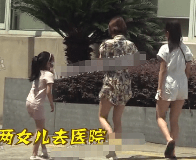 马伊琍|45岁马伊琍私下打扮太清凉！穿无痕小背心出街真随意，暴瘦像竹竿？