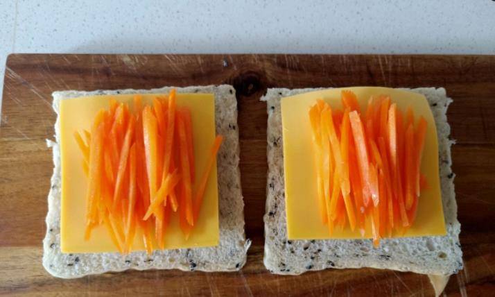 机器|别再为孩子的早餐发愁了,这款快手三明治轻松解决,几分钟就上桌