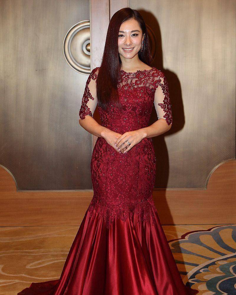 刘璇|刘璇不愧是昔日的体操冠军，气韵太好了，穿“睡衣西装”也有气场