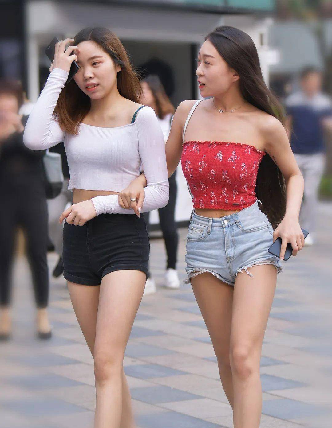面容|迷人的闺蜜，颜值身材不相上下