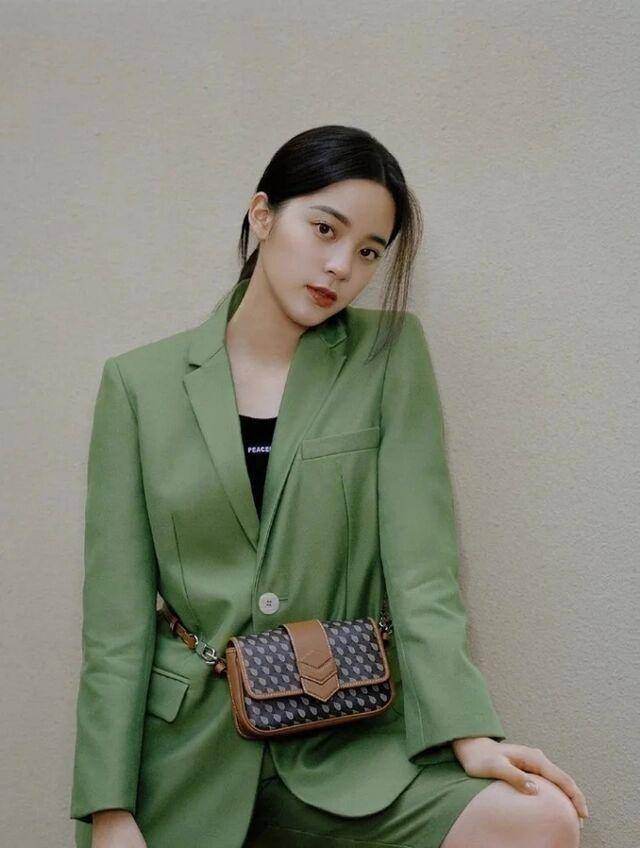 牛油果|时髦却不张扬，日常也能够照搬，难怪绿色系穿搭又玩出了新花样！