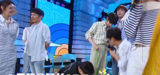 杜海涛|《快本》现场量腿长，王彦霖106，丁程鑫105，杜海涛不足100