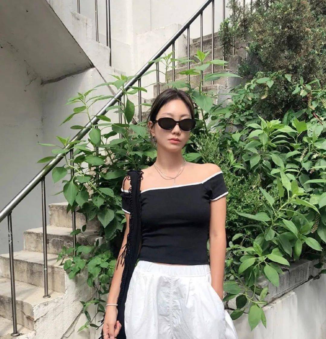 Liya|短上衣正流行,照着穿显瘦 + 显高