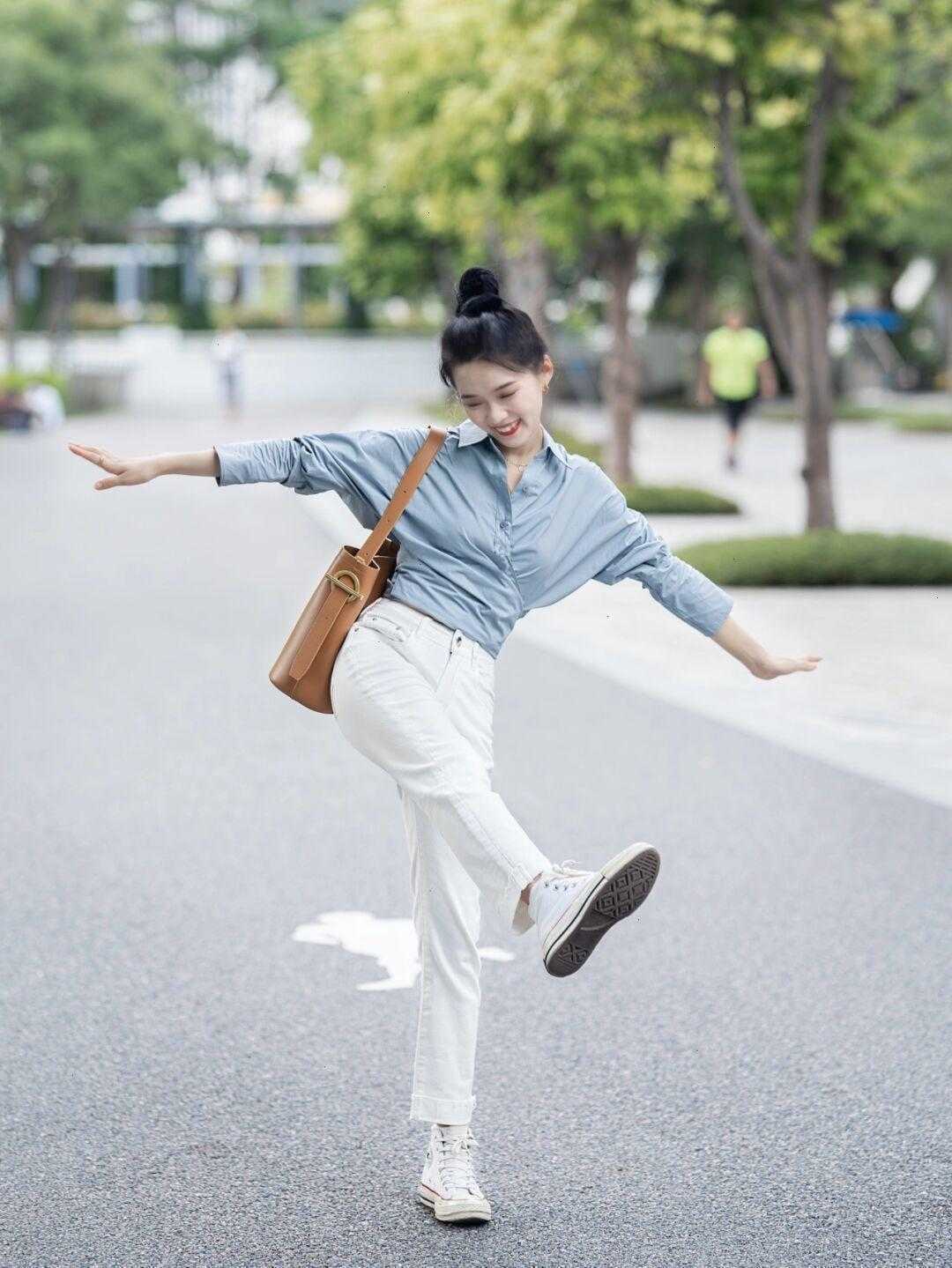 女生|不要低估155cm的女生，泡泡袖上衣配高腰裤，用日常穿搭偷偷长高