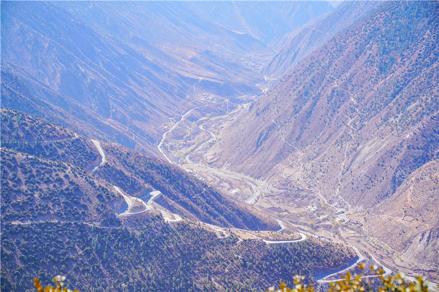 川藏自驾必打卡的景点，海拔5130米，一年四季白雪皑皑，风景壮美