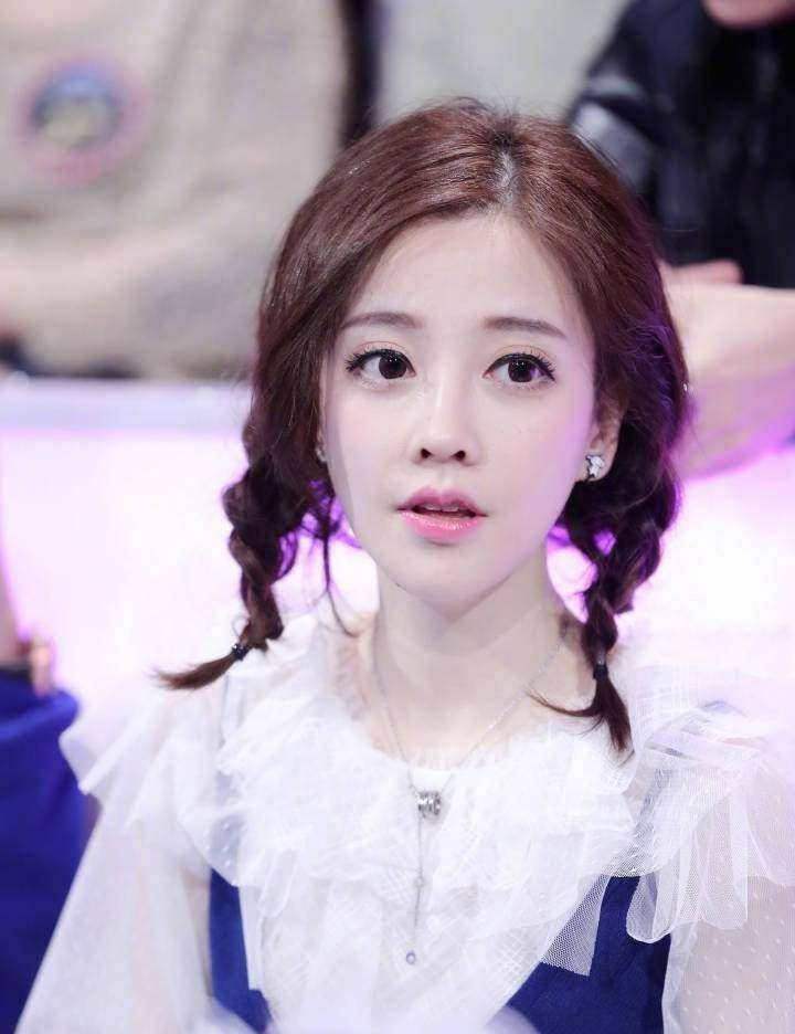 吴京|冯提莫上节目被人摸大腿19次,不反抗还陪笑?吴京说的话验证了