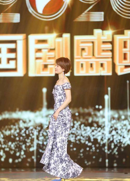 整体|马伊琍要把连体裤穿火了，这样穿时髦减龄显腿长，40岁女人学着点