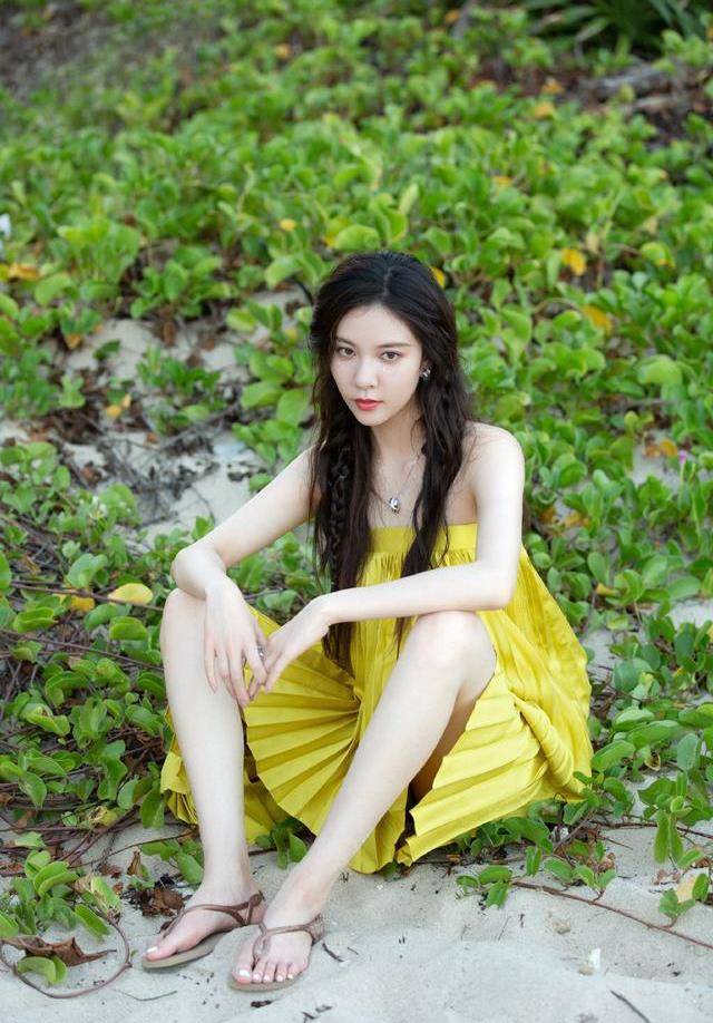 拳击|宋妍霏真的太会穿了，时尚大片诠释色彩美学，“拳击辫”尽显帅气