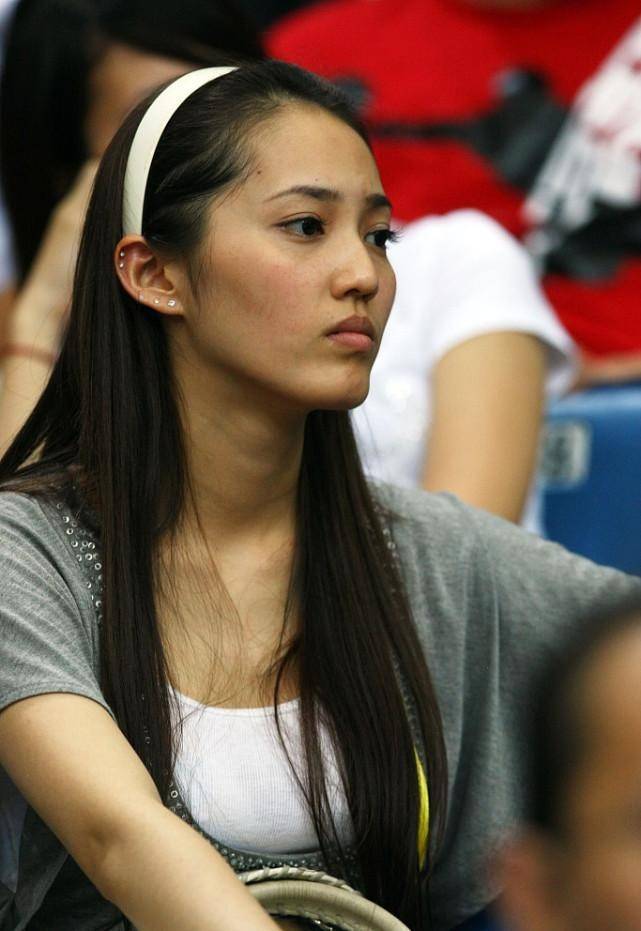 形象|余文乐的妻子就算带着牙套,也笑的很自信,无修造型很真实并不丑