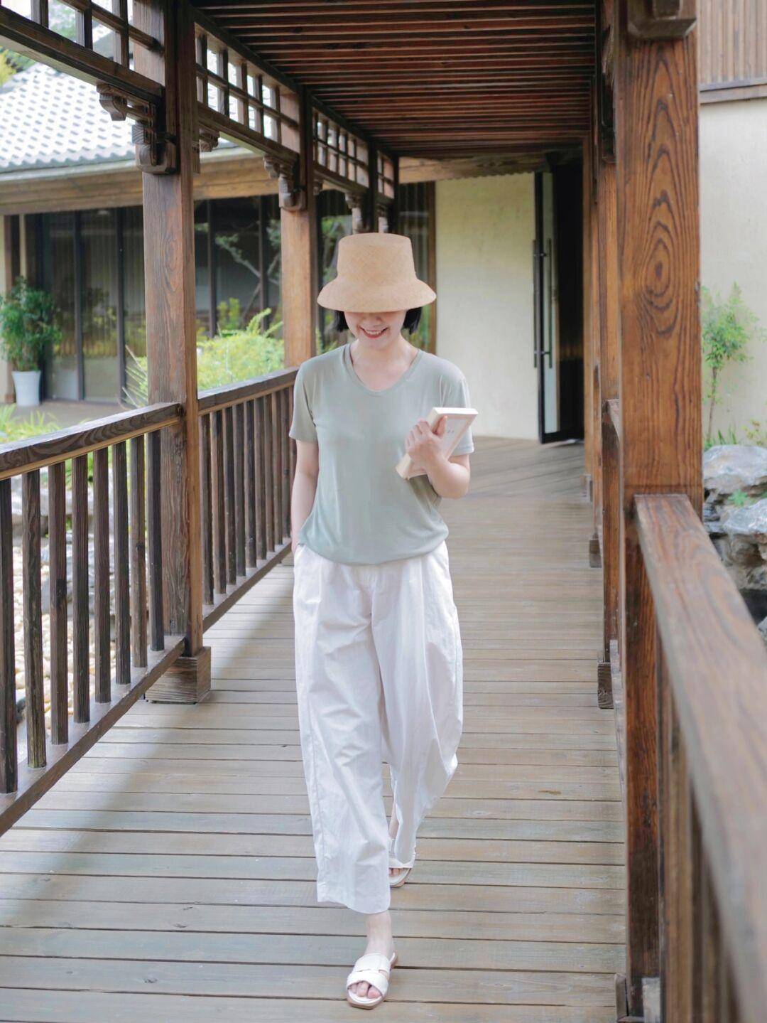 小白|这才是中年女人该穿的“小白裤”，优雅又大气，轻松驾驭多种风格