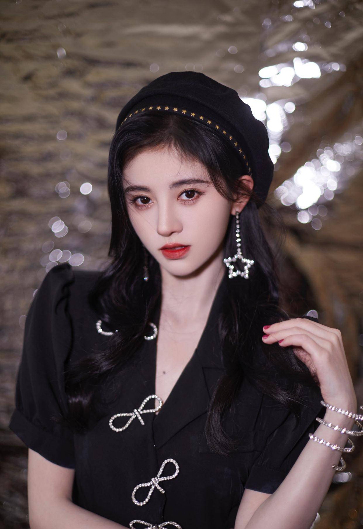 角色|鞠婧祎第二次尝试都市剧，后接两部古装奇幻剧，究竟哪种更适合她