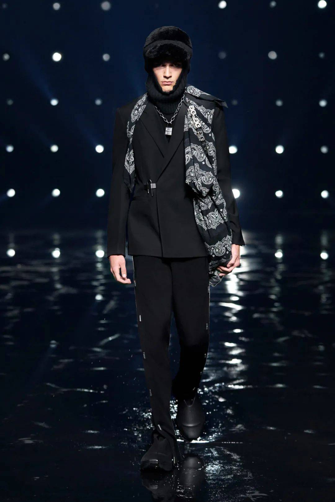 黑色|纯黑世界：Givenchy2021秋冬