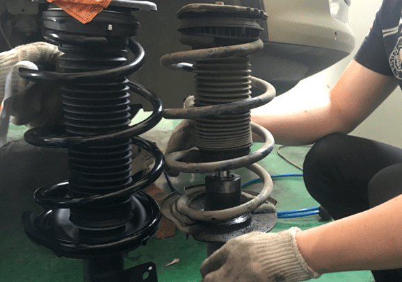 开了10万公里的车子要换减震器吗 刚换完为什么会有咕噜响 乐惠车