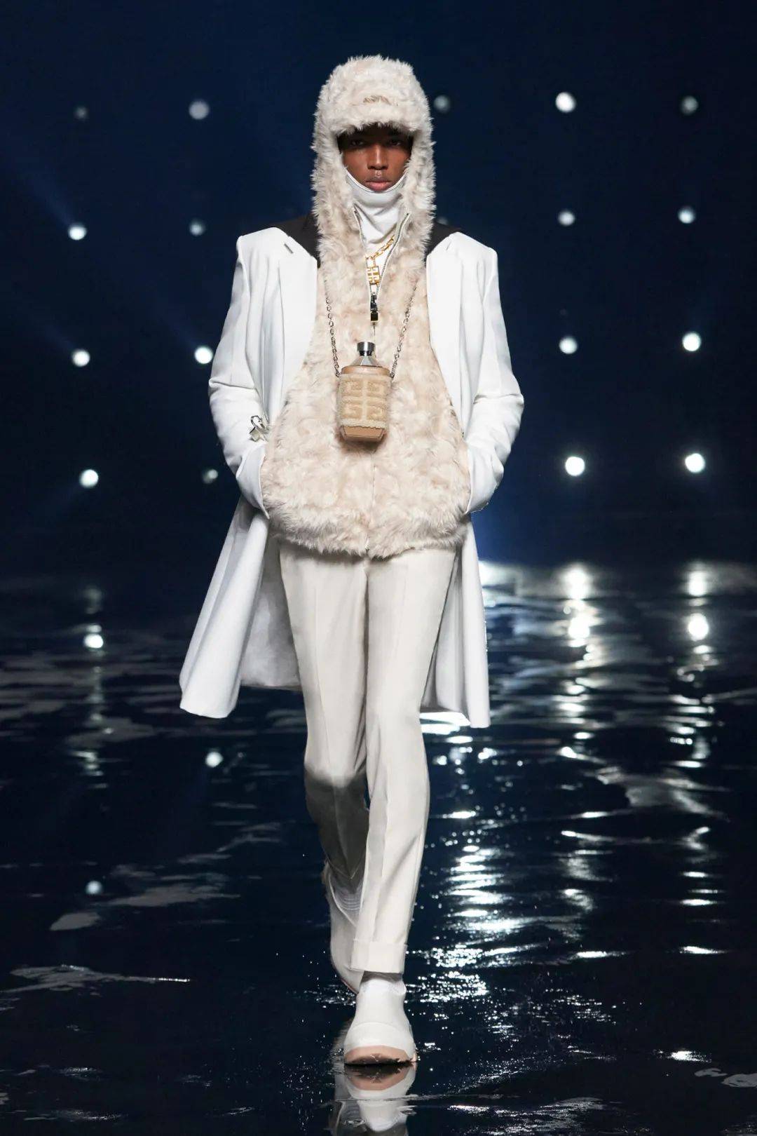 黑色|纯黑世界：Givenchy2021秋冬