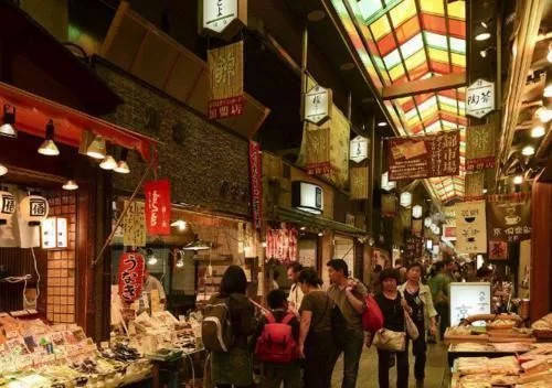美国游客评价菜市场日本像墓场，印度就像垃圾回收站，却如此评价中国