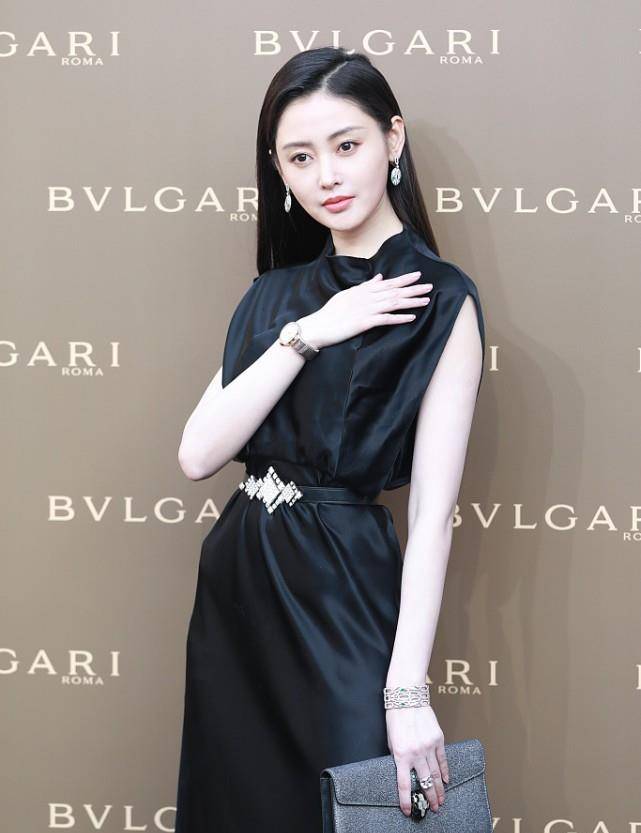 张天|别学张天爱胆子太大了！开叉裙还有“蚂蚁缝”，身材不好却惊艳了