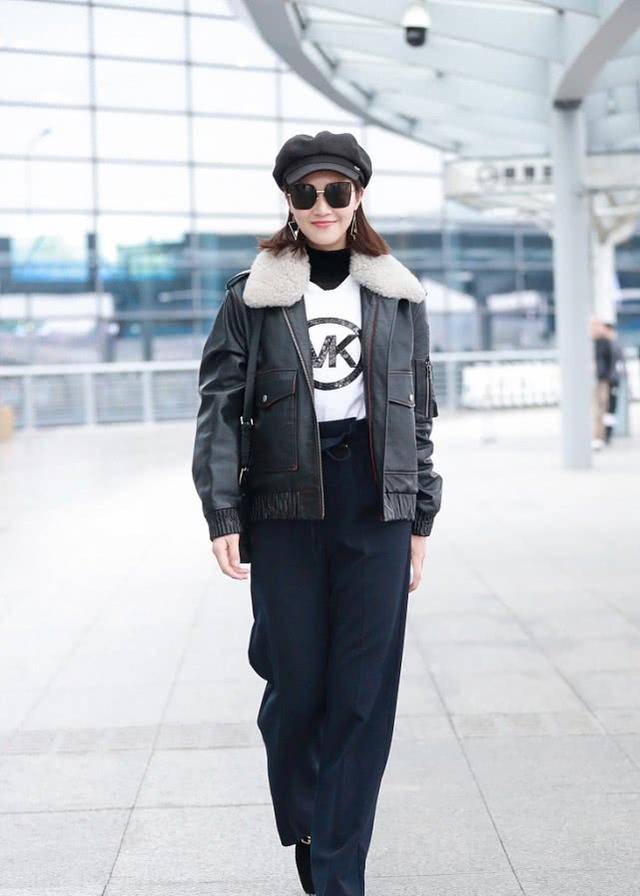 整体|蓝盈莹现身机场,穿毛领夹克搭纸袋裤玩混搭,又美又飒