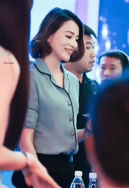 形象|董卿白岩松久违合体，董卿剪短发更女人，53岁白岩松头发已花白