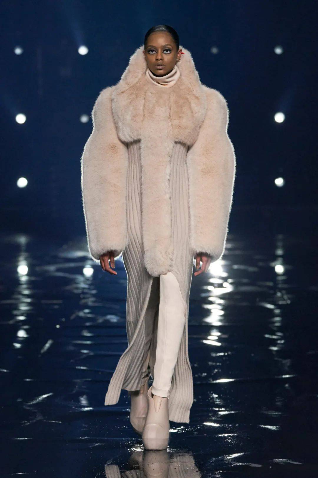 黑色|纯黑世界：Givenchy2021秋冬