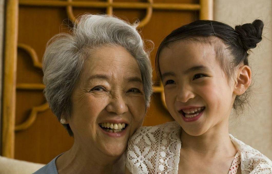 黄磊|黄磊坦言：后悔生孩子晚了，原因略“无语”，却戳痛很多人的心