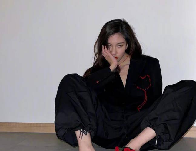 下岗|凉鞋下岗了!这双才是初夏“王炸鞋”,太惊艳了