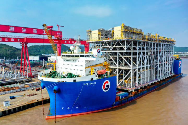 制造|惠生海洋工程大型LNG模块起航运送俄罗斯