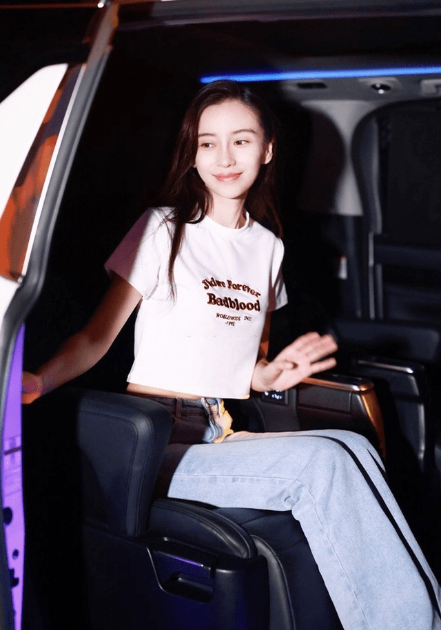 工装裤|Angelababy到底有多瘦，穿小码牛仔裤都撑不满，1尺6腰太抢镜