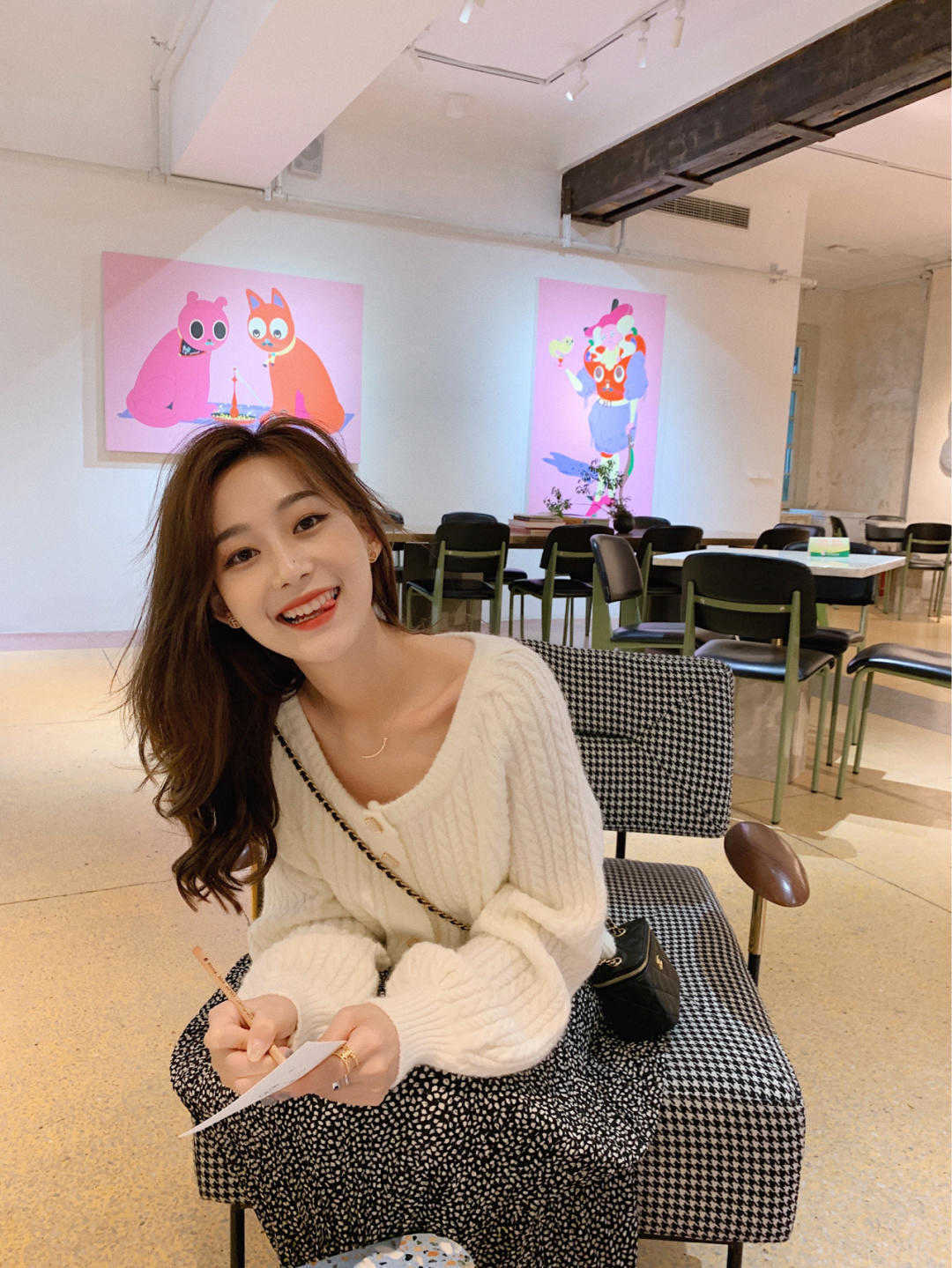 服装|秋季也是针织衫的标配，原来可以这样配，好看又方便