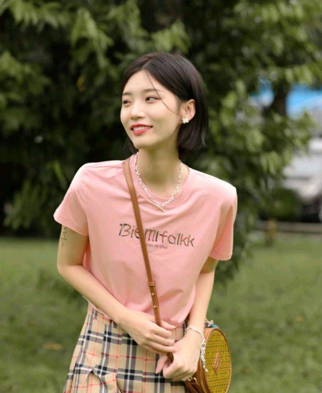 服装|秋季穿搭可以做减法，穿搭风格简简单单就好，精致又有魅力