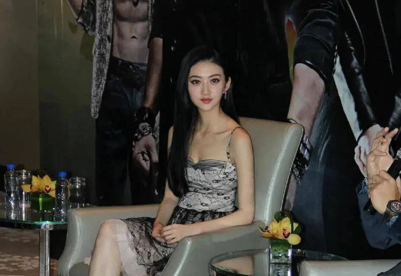 景甜|景甜在《司藤》中的细眉可谓是神来之笔,景甜的仪态也值得开班啊