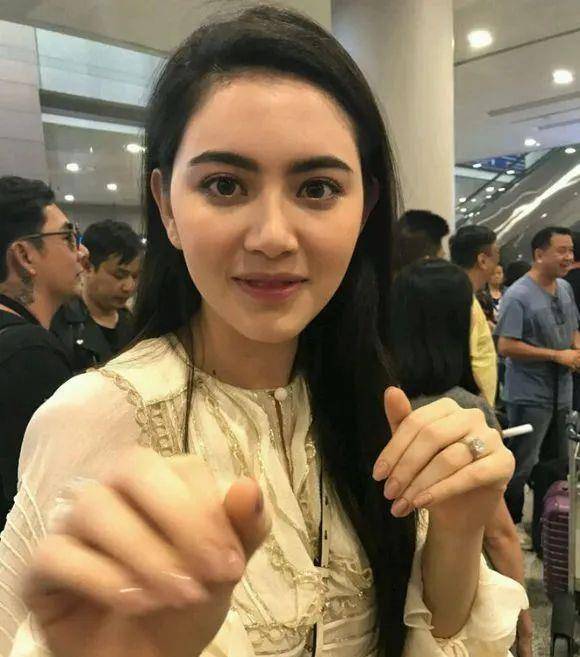 景甜|景甜在《司藤》中的细眉可谓是神来之笔,景甜的仪态也值得开班啊