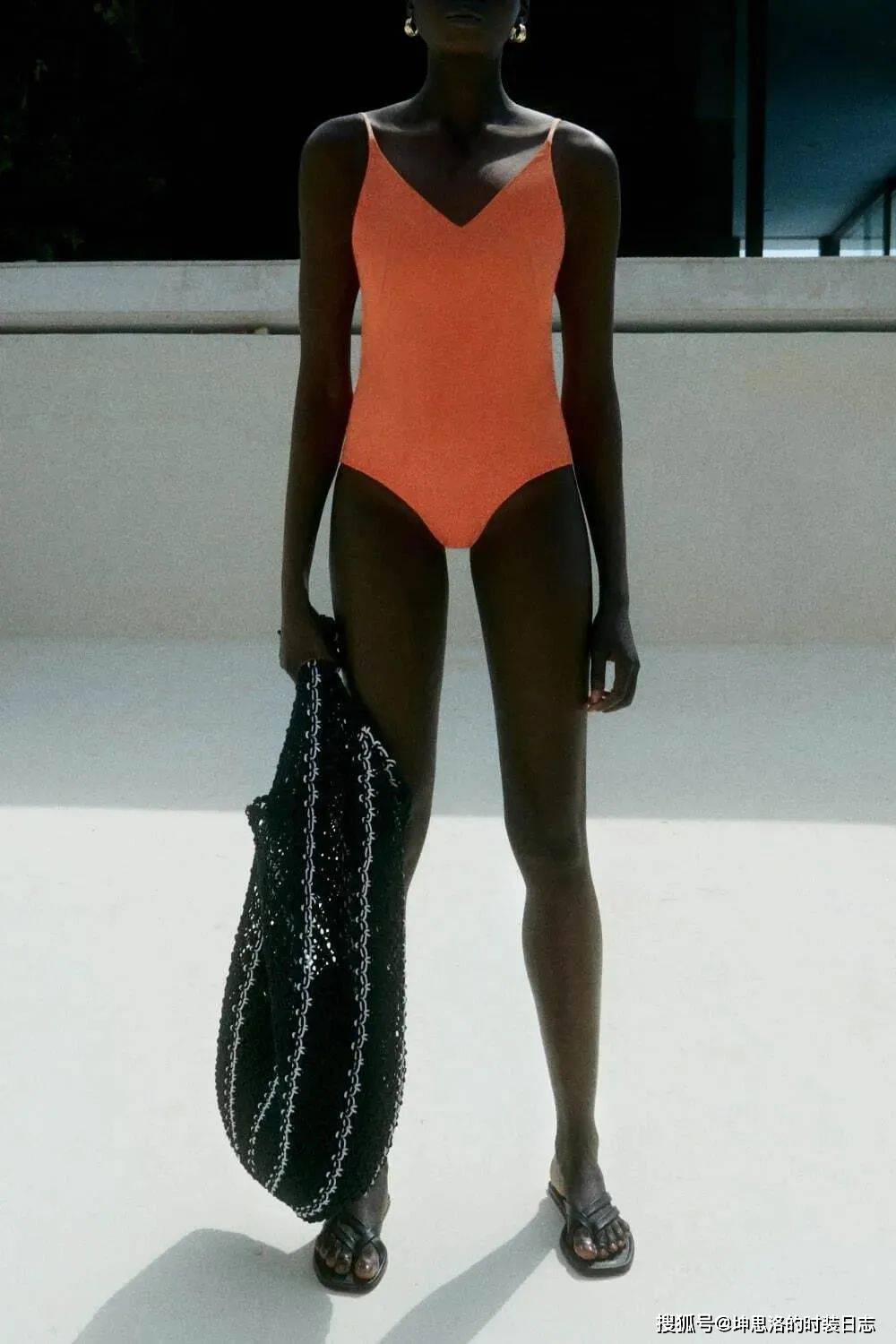 系列|Lookbook画册丨COS 2021夏季假日系列 以轻简搭配享受夏日宁静