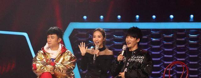 高跟鞋|侯佩岑的气质好独特，穿黑裙温柔好高级，一直很有少女感