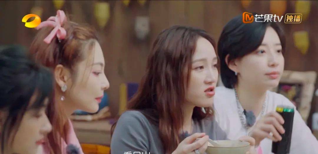 黑色|姐姐私服大盘点：张雨绮又纯又欲，郁可唯少女感十足，宁静太飒了