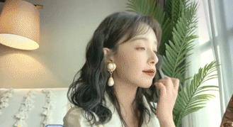 发型|明明有顶级女主脸却糊了10年？她这次终于靠复古风封神了！